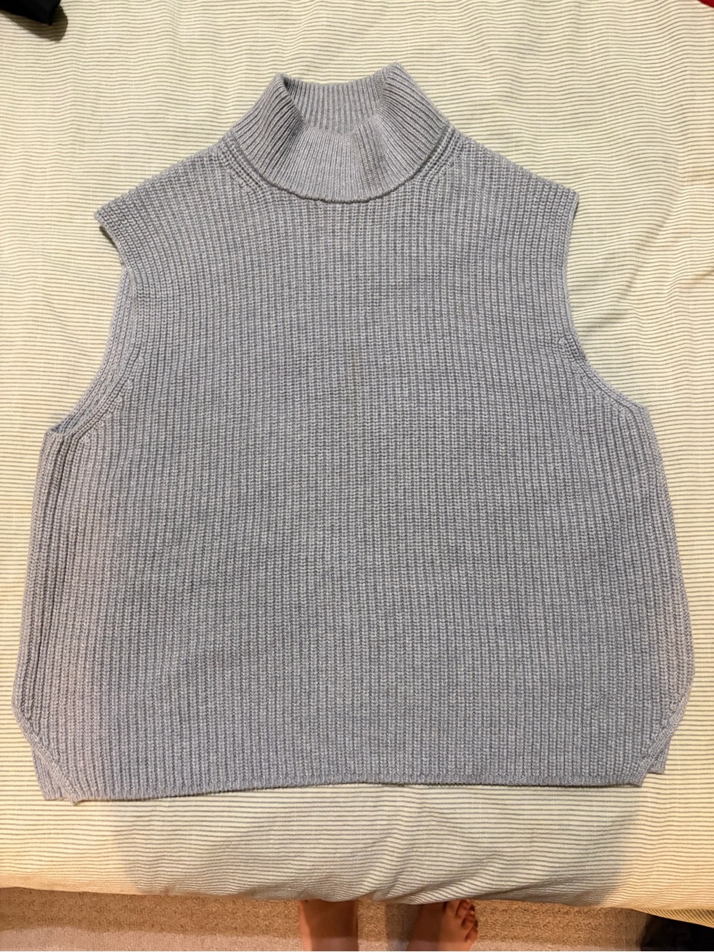 Abercrombie & Fitch Light Gray Sleeveless Turtleneck Sweater Vest